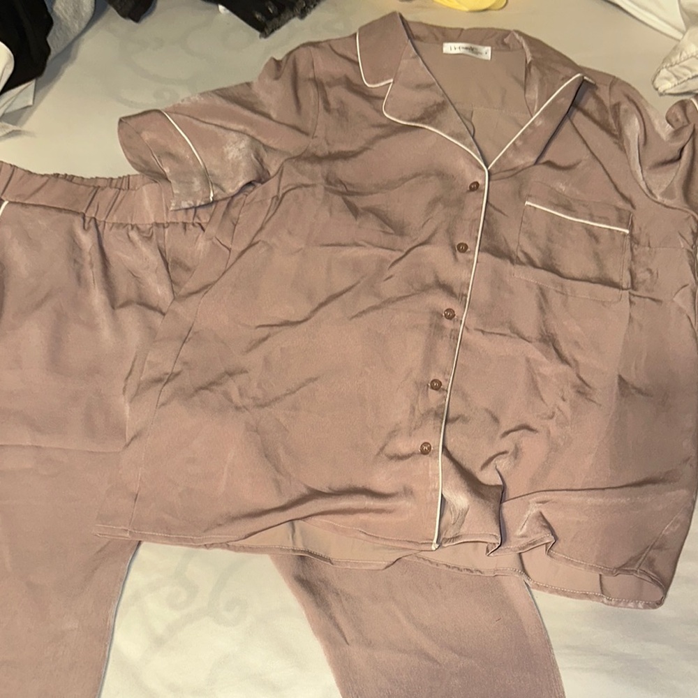 Women's Satin Set in Mauve